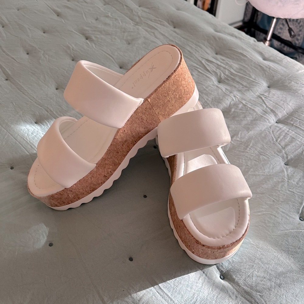 X/appeal size 9 white platform sandals NWOT never worn